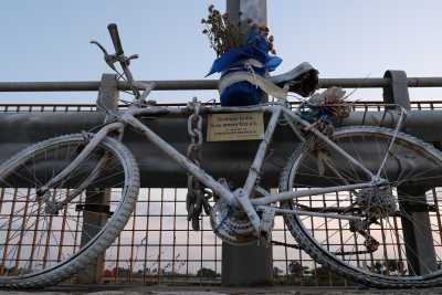 Bari, le "ghost bikes": quelle bici bianche che ricordano i ciclisti investiti e morti per strada